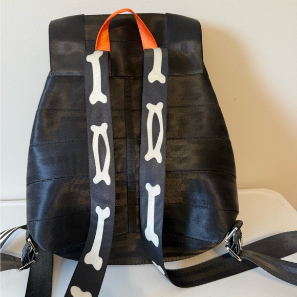 Harveys Goofy Skeleton Backpack - Picture 2 of 4